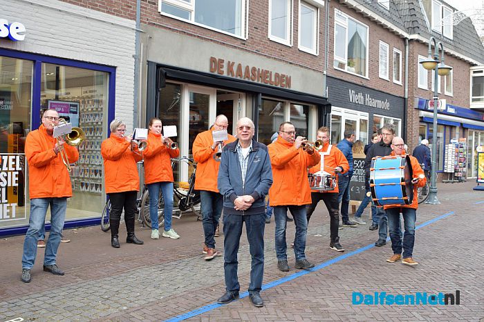Kapper Steven de keizer van Dalfsen met pensioen - Foto: Johan Bokma