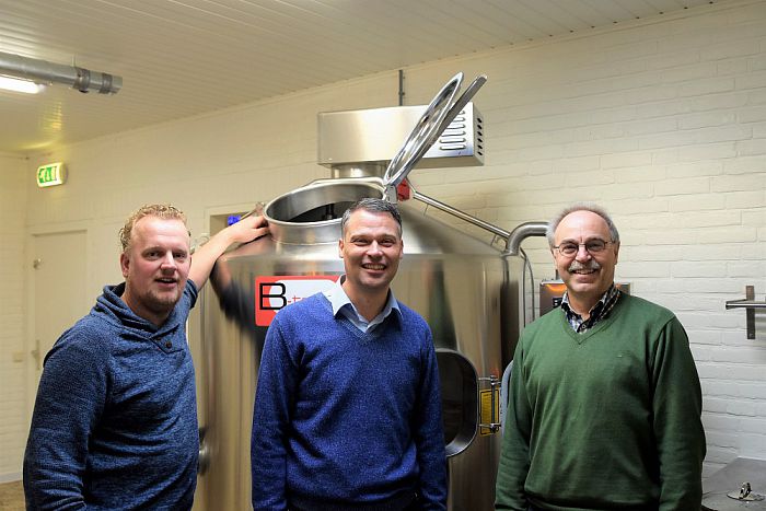 Unive schenkt diepvriezer aan Vechtdalbrouwerij - Foto: Eigen geleverde foto