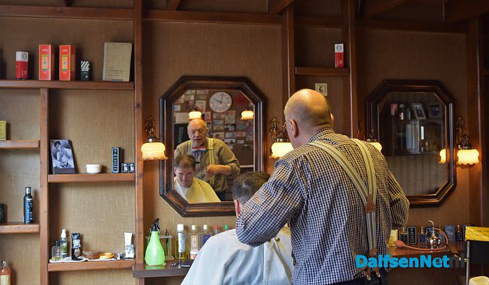 Kapper Steven de keizer van Dalfsen met pensioen - Foto: Johan Bokma