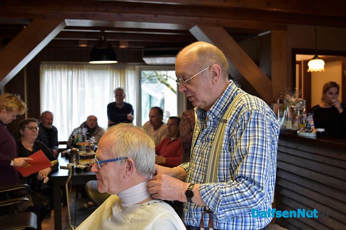 Kapper Steven de keizer van Dalfsen met pensioen - Foto: Johan Bokma