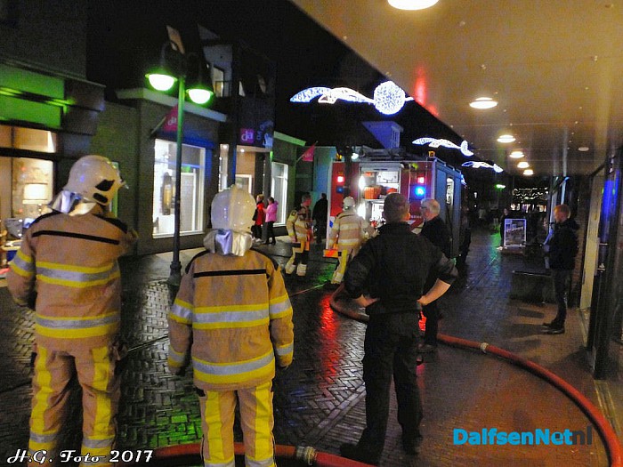 DA drogist in Dalfsen vol rook. - Foto: H.G. Foto
