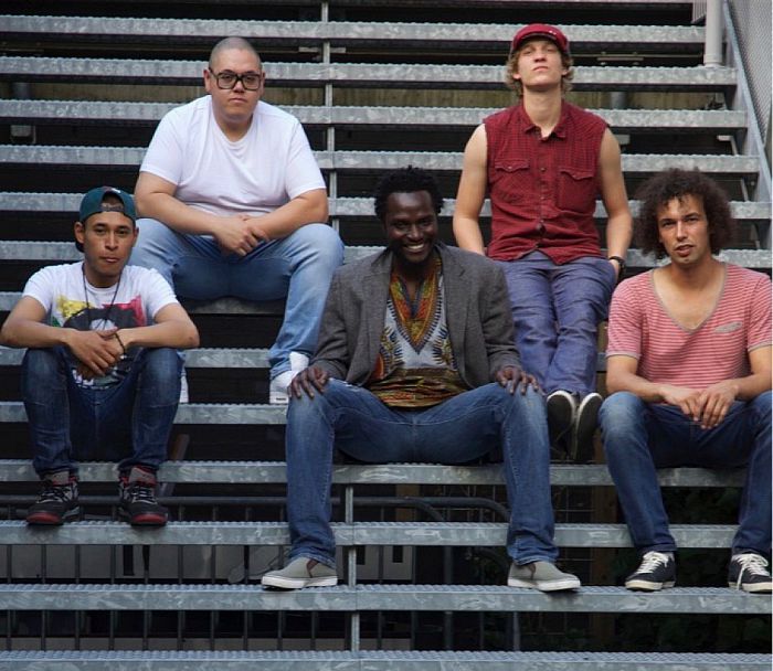 Met de pet rond voor nieuw album - Foto: Eigen geleverde foto