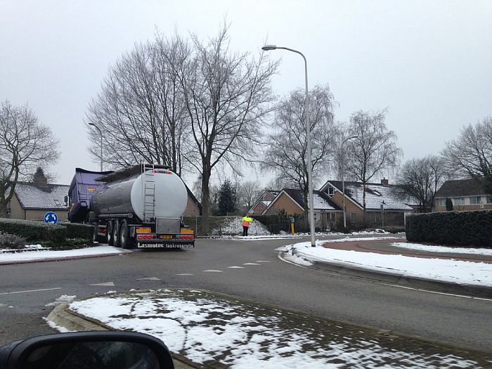 Blokkade rotonde Rondweg - Foto: Eigen geleverde foto