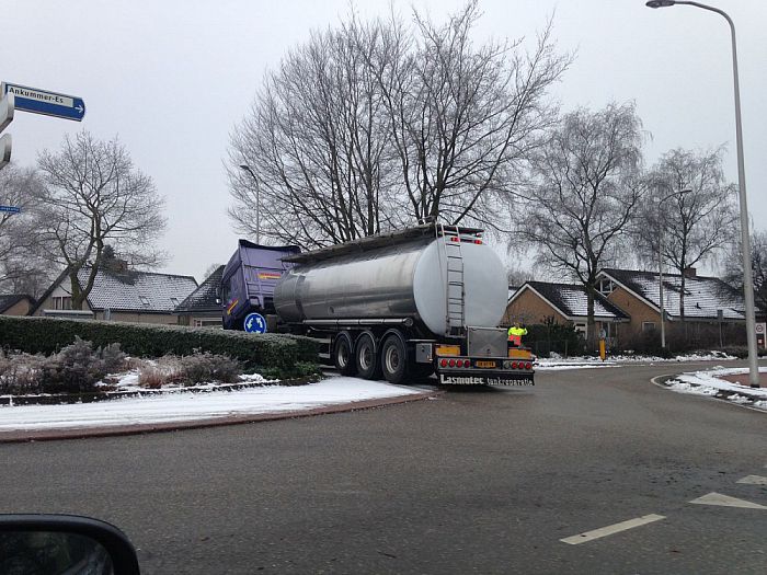 Blokkade rotonde Rondweg - Foto: Eigen geleverde foto