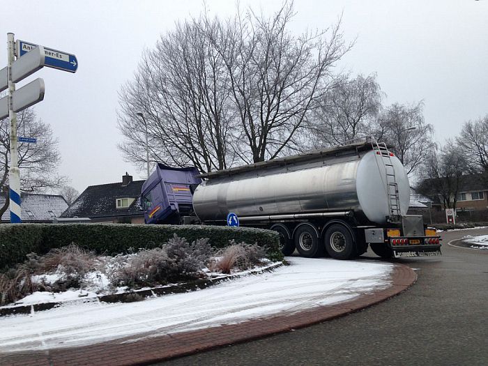 Blokkade rotonde Rondweg - Foto: Eigen geleverde foto
