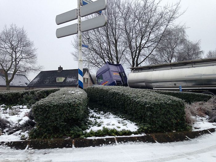 Blokkade rotonde Rondweg - Foto: Eigen geleverde foto