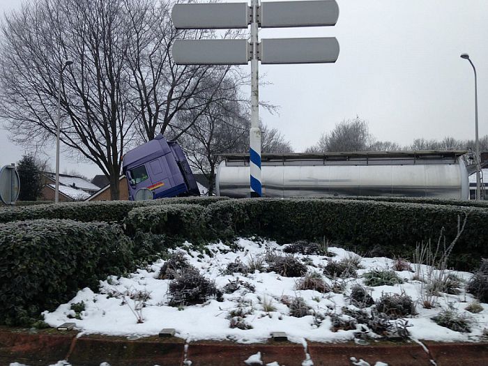 Blokkade rotonde Rondweg - Foto: Eigen geleverde foto
