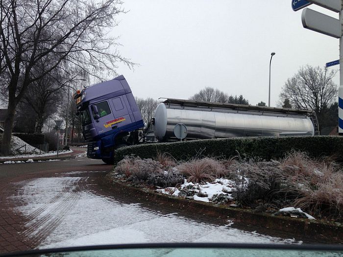 Blokkade rotonde Rondweg - Foto: Eigen geleverde foto