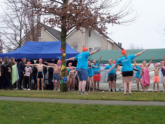 Nieuwjaarsduik in Nieuwleusen: bijna € 3.000,– - Foto: Eigen geleverde foto