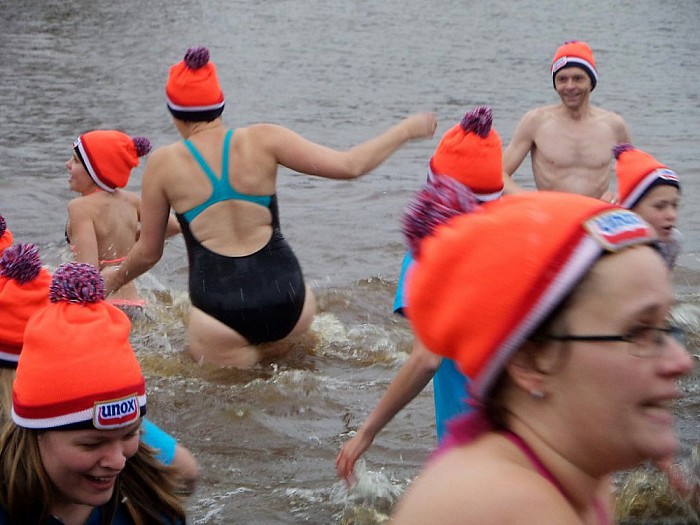 Nieuwjaarsduik in Nieuwleusen: bijna € 3.000,– - Foto: Eigen geleverde foto