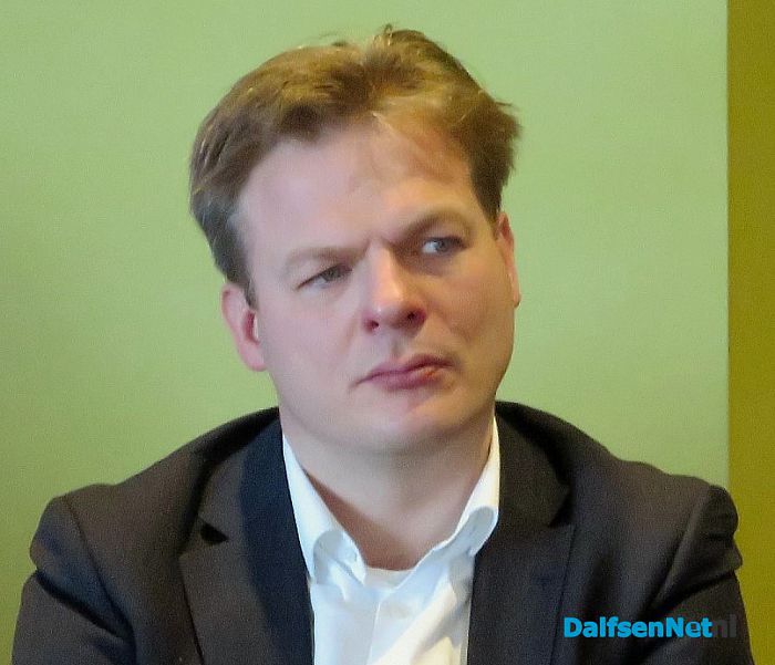 Pieter Omtzigt was in Hoonhorst over de laagvliegroute - Foto: Wim