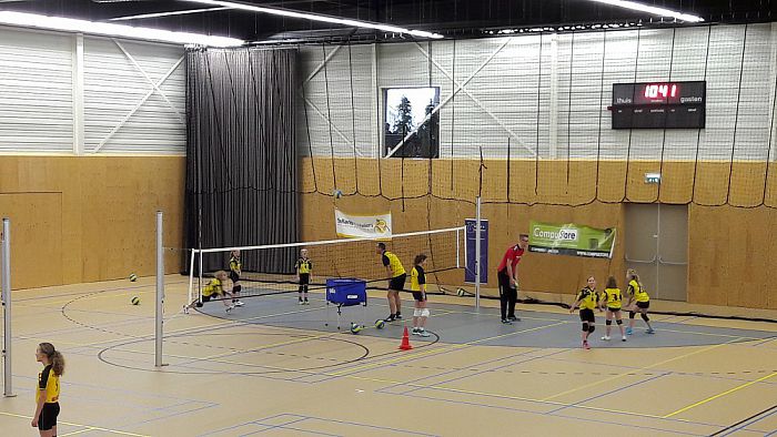 Dalvo jeugd geniet van volleybalclinic - Foto: Eigen geleverde foto