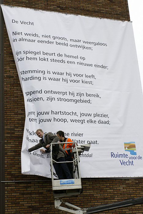 Gedicht aan de toren van het gemeentehuis - Foto: Gemeente Dalfsen