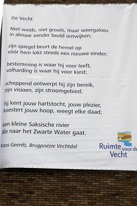 Gedicht aan de toren van het gemeentehuis - Foto: Gemeente Dalfsen