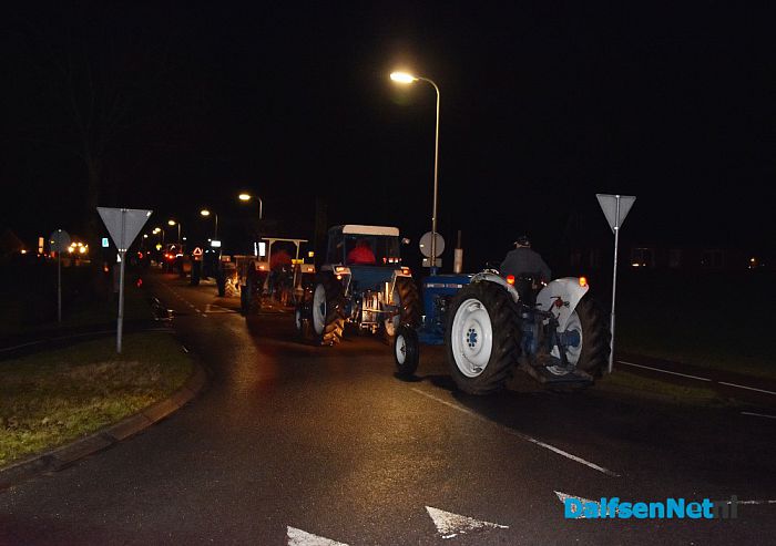 50 Ford trekkers voor jarige Jan Lindeboom. - Foto: Johan Bokma