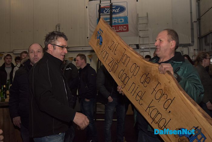 50 Ford trekkers voor jarige Jan Lindeboom. - Foto: Johan Bokma
