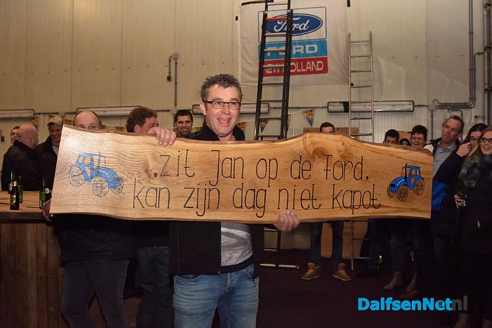 50 Ford trekkers voor jarige Jan Lindeboom. - Foto: Johan Bokma
