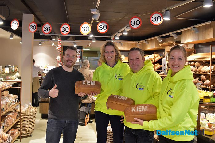 Van der Most sponsort Samenloop met kiembrood - Foto: Johan Bokma
