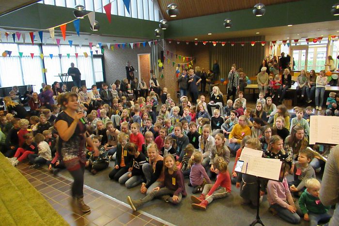 150 kinderen ‘aan tafel’ - Foto: Eigen geleverde foto