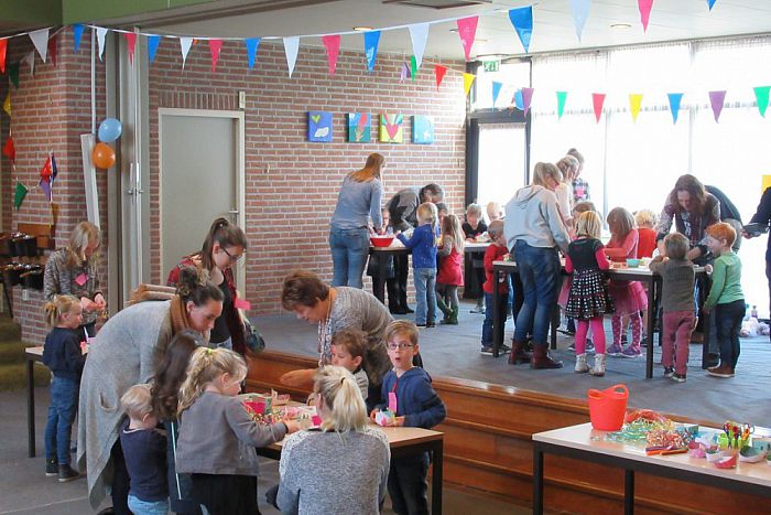 150 kinderen ‘aan tafel’ - Foto: Eigen geleverde foto