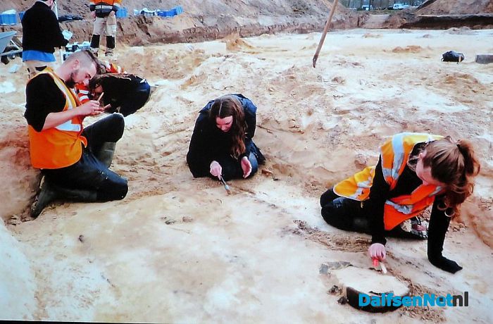 Avond Historische Kring: Bijzonder grafveld gevonden in Dalfsen - Foto: Wim