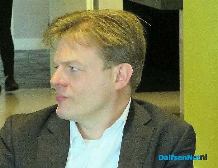 Pieter Omtzigt was in Hoonhorst over de laagvliegroute - Foto: Wim