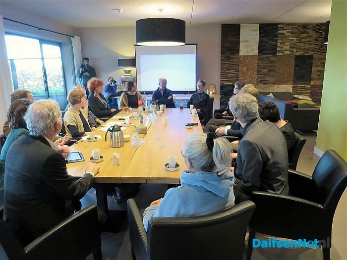 Pieter Omtzigt was in Hoonhorst over de laagvliegroute - Foto: Wim
