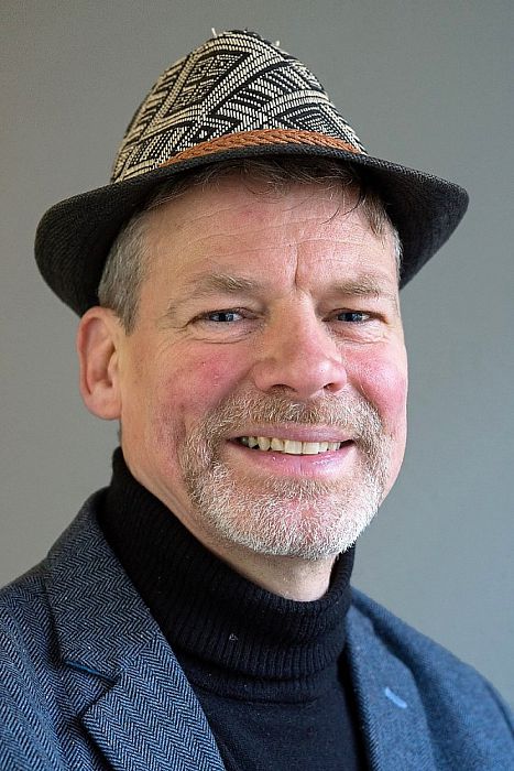 Man met hoofddeksel: Richard Vollebregt - Foto: Paul Scholten