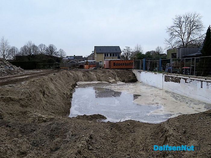 Alles plat, alleen nog een gat - Foto: Wim