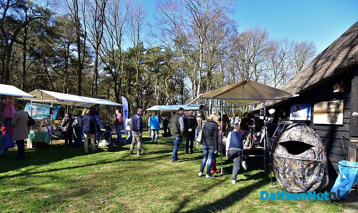 Gezellig druk bij de Lammetjesdag Schaapskooi Lemelerberg - Foto: Johan Bokma