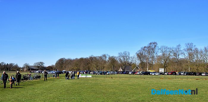 Gezellig druk bij de Lammetjesdag Schaapskooi Lemelerberg - Foto: Johan Bokma