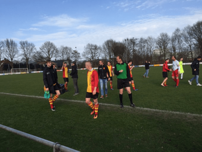 Cadeau voor keeper Mark Knol - Foto: Eigen geleverde foto