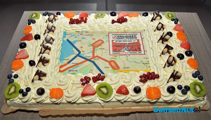 10.000e ondertekening petitie gevierd met jeugd van Dalfsen - Foto: Johan Bokma