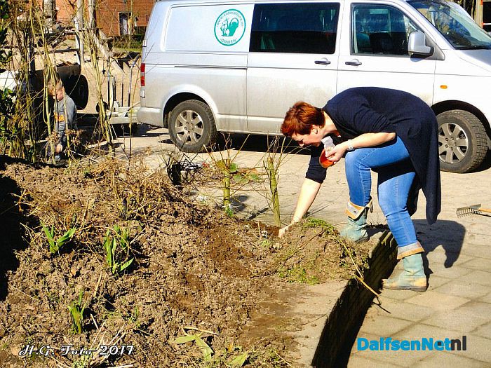 NL Doet ook in Oudleusen.(+ Video) - Foto: H.G. Foto