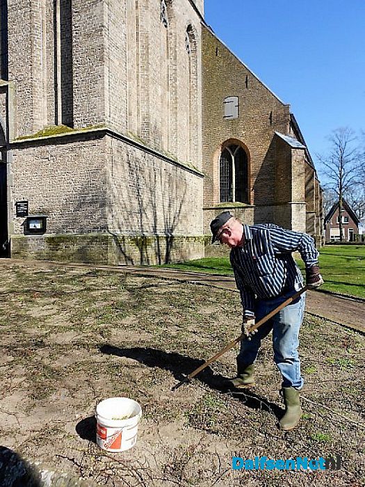 Schoffelen bij de Grote Kerk