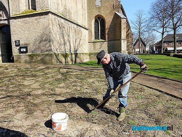 Schoffelen bij de Grote Kerk
