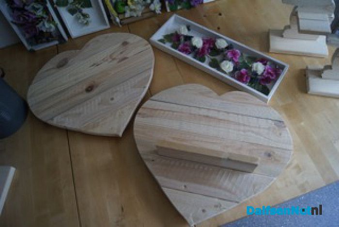 Naast ansichtkaarten nu ook cadeau-artikelen voor Samenloop voor Hoop - Foto: Ingezonden foto
