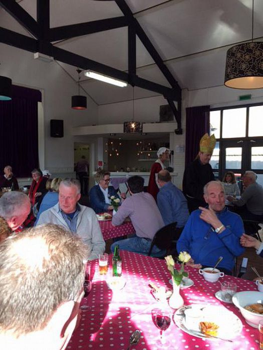 Gezellige middag opbrengst ten goede goed doel - Foto: Eigen geleverde foto