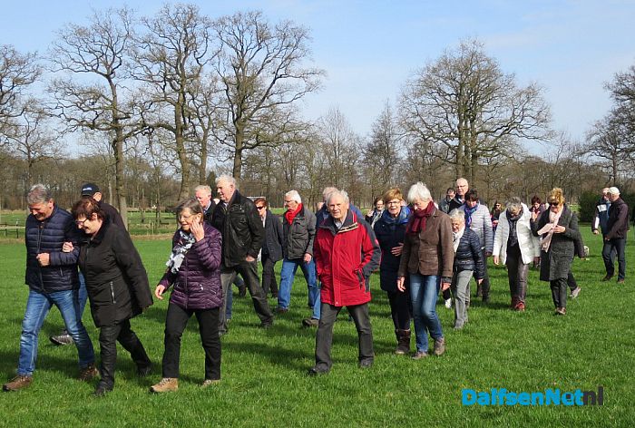 Wandeling Sr. Lucille Memorial Hoonhorst groot succes - Foto: Wim