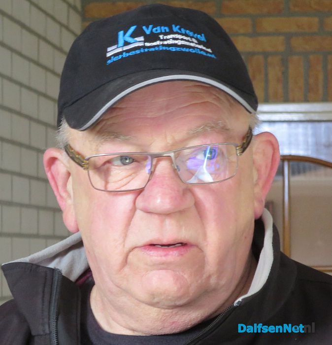 Wandelmannen met en zonder pet - Foto: Wim