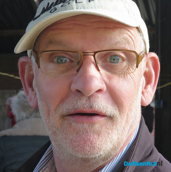 Wandelmannen met en zonder pet - Foto: Wim