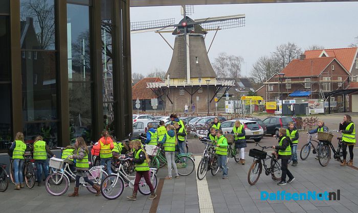 St. Cyriacusschool voor eventjes de gemeenteraad Dalfsen - Foto: Wim