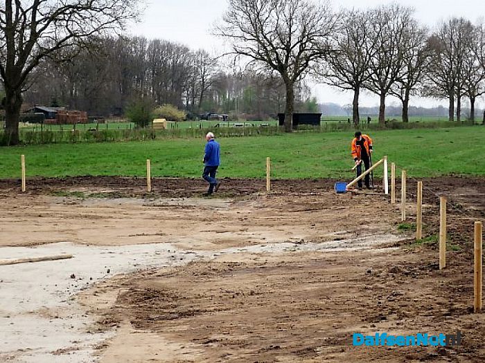 De laatste afwerking aan de Zwarteweg - Foto: Wim