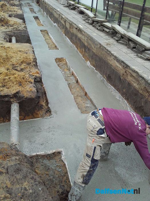 Bouw tribune vordert, beton gestort op Sportpark Gerner