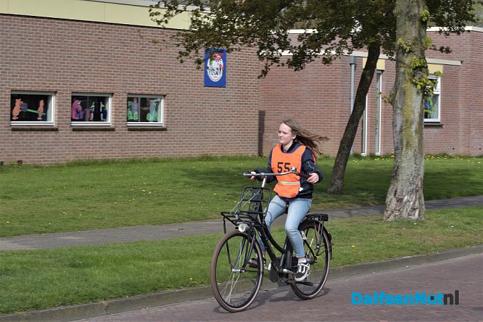 De schoolverkeersexamens zijn vanmorgen gestart in Dalfsen - Foto: Johan Bokma