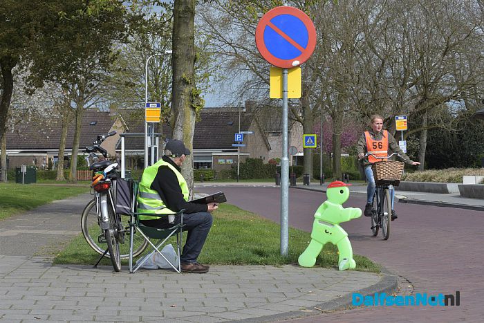 De schoolverkeersexamens zijn vanmorgen gestart in Dalfsen - Foto: Johan Bokma