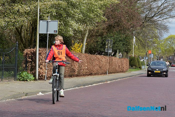 De schoolverkeersexamens zijn vanmorgen gestart in Dalfsen - Foto: Johan Bokma