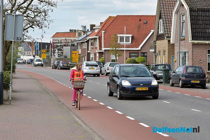 De schoolverkeersexamens zijn vanmorgen gestart in Dalfsen - Foto: Johan Bokma