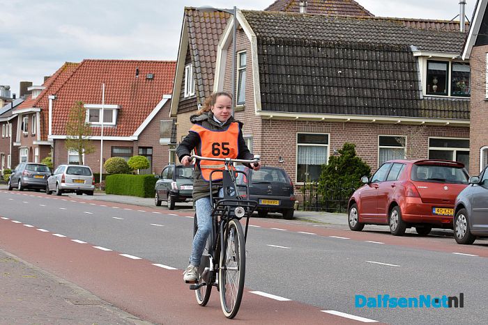 De schoolverkeersexamens zijn vanmorgen gestart in Dalfsen - Foto: Johan Bokma