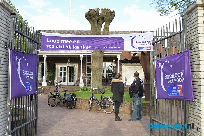Uitreiking cheque tijdens eerste Teamavond SamenLoop voor Hoop - Foto: Johan Bokma